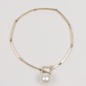 Pearl clasp bracelet